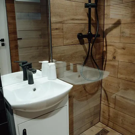 Centrum 2 Sypialnie I Salon דירה